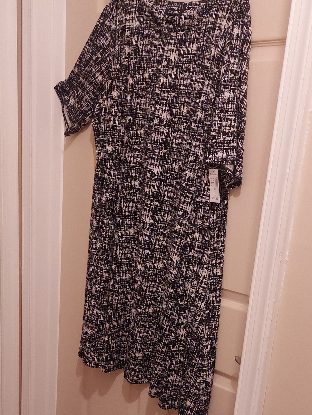 Roz & Ali Black and White Abstract Print Midi Dress